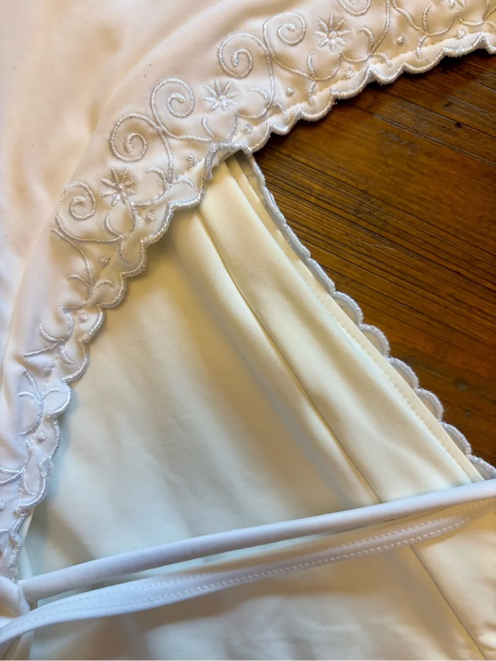 NWOT Frankie’s bikinis white embroidered swim top